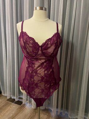 Torrid Curve NWT Plum dot lace body suit Size 4